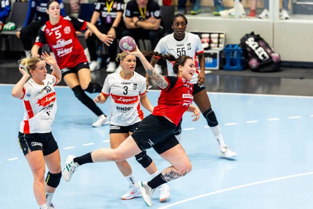 07.10.2026, GER, Handball, Frauen, Saison 2026 2027, Alsco 1.Bl, 5.Spieltag, Thüringer HC - HSG Blomberg-Lippe Maxi Muehlner (HSG Blomberg-Lippe), Laura Rueffieux (HSG Blomberg-Lippe), Macela Arounian (Thueringer HC,36) 99947 Bad Langensalza Salza Halle Sporthalle Mehrz Thüringen Deutschland