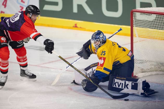 CHL; Kölner Haie - Herning Blue Fox; Köln, 07.10.2026 Marcel Noebels (Kölner Haie, Sturm, 92); Janis Fecers (Herning Blue Fox, Torwart, 35); CHL; Kölner Haie - Herning Blue Fox am 07.10.2026 in der Lanxessarena in Köln (Deutschland). Copyright: xBEAUTIFULxSPORTS AndreasxDickx
