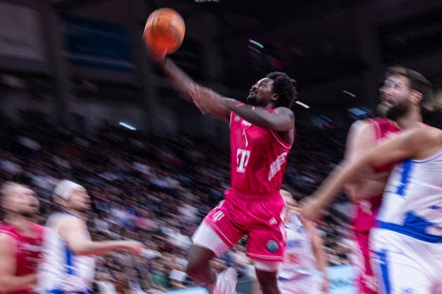 Basketball Champions League, Telekom Baskets Bonn vs. FC Porto, 7.10.2026 John-Michael Wright (Telekom Baskets Bonn 1) geht zum Korb hoch -- Basketball Champions League, Telekom Baskets Bonn vs. FC Porto, 7.10.2026, Telekom Dome, Bonn Copyright: xBEAUTIFULxSPORTS Derixx
