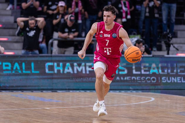 Basketball Champions League, Telekom Baskets Bonn vs. FC Porto, 7.10.2026 Grayson Murphy (Telekom Baskets Bonn 7) sprintet nach vorne -- Basketball Champions League, Telekom Baskets Bonn vs. FC Porto, 7.10.2026, Telekom Dome, Bonn Copyright: xBEAUTIFULxSPORTS Derixx