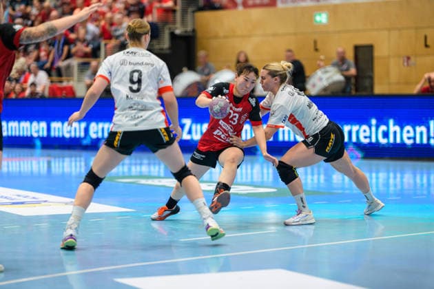 Natsuki Aizawa (Thueringer HC, 23), Nieke Kuehne (HSG Blomberg-Lippe, 09), Maxi Muehlner (HSG Blomberg-Lippe, 10) GER, Thueringer HC gegen HSG Blomberg-Lippe, Handball, Alsco Handball Bundesliga Frauen, Saison 2026 2027, 5. Spieltag, Sonntag, 19.30 Uhr, 07.10.2026 GER, Thueringer HC gegen HSG Blomberg-Lippe, Handball, Alsco Handball Bundesliga Frauen, Saison 2026 2027, 5. Spieltag, Sonntag, 19.30 Uhr, 07.10.2026 Bad Langensalza Copyright: xMartinxHerbstx