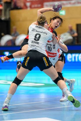Natsuki Aizawa (Thueringer HC, 23), Nieke Kuehne (HSG Blomberg-Lippe, 09), Maxi Muehlner (HSG Blomberg-Lippe, 10) GER, Thueringer HC gegen HSG Blomberg-Lippe, Handball, Alsco Handball Bundesliga Frauen, Saison 2026 2027, 5. Spieltag, Sonntag, 19.30 Uhr, 07.10.2026 GER, Thueringer HC gegen HSG Blomberg-Lippe, Handball, Alsco Handball Bundesliga Frauen, Saison 2026 2027, 5. Spieltag, Sonntag, 19.30 Uhr, 07.10.2026 Bad Langensalza Copyright: xMartinxHerbstx