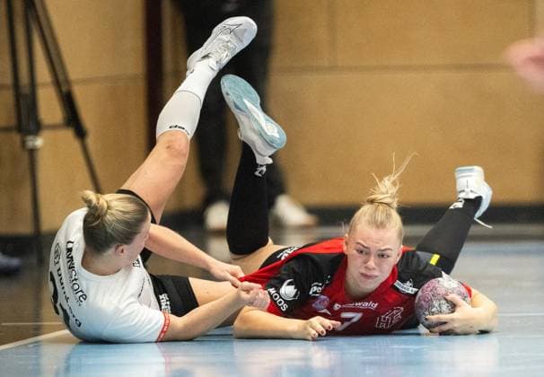 HANDBALL FRAUEN 2026-2027 5. BUNDESLIGA 1. SPIELTAG THC - HSG BLOMBERG-LIPPE ** NUR FÜR REDAKTIONELLE ZWECKE ** EDITORIAL USE ONLY **<p>07 10 2026-Bad Langensalza: Handball Frauen 1. Bundesliga Frauen Saison 2026-2027 Salzhalle 5. Spieltag Thüringer HC - HSG Blomberg-Lippe im Foto: Lotta Heider 7 (Thüringer HC) im Zweikampf mit Alexia Hauf 31 (HSG Blomberg-Lippe) ( Deutschland Thueringen Bad Langensalza Copyright: SaschaxFromm