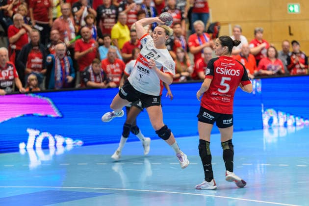 Maxi Muehlner (HSG Blomberg-Lippe, 10), Luca Csikos (Thueringer HC, 05) GER, Thueringer HC gegen HSG Blomberg-Lippe, Handball, Alsco Handball Bundesliga Frauen, Saison 2026 2027, 5. Spieltag, Sonntag, 19.30 Uhr, 07.10.2026 GER, Thueringer HC gegen HSG Blomberg-Lippe, Handball, Alsco Handball Bundesliga Frauen, Saison 2026 2027, 5. Spieltag, Sonntag, 19.30 Uhr, 07.10.2026 Bad Langensalza Copyright: xMartinxHerbstx