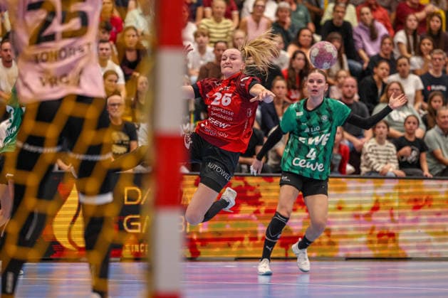 GER, Bensheim, HSG Bensheim Flames vs Vfl Oldenburg, Alsco Handball Bundesliga Frauen, Handball, DHB, Spielzeit 2026 2027, Weststadthalle Bensheim, 5. Spieltag im Bild v.l.: Cara Reuthal (Bensheim Flames Frauen 26) DFB DFL REGULATIONS PROHIBIT ANY USE OF PHOTOGRAPHS AS IMAGE SEQUENCES AND OR QUASI-VIDEO, 07.10.2026 Copyright: HMBxMedia HendrikxHamelau