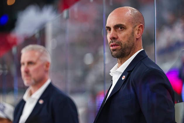 Ice hockey, Eishockey - CHL, EC RBS vs Berlin SALZBURG,AUSTRIA,07.OCT.26 - ICE HOCKEY - CHL, Champions Hockey League, group stage, EC Red Bull Salzburg vs Eisbaeren Berlin. Image shows head coach Alan Letang (EC RBS).  GEPAxpictures xDavidxGeieregger
