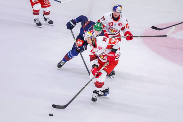 Ice hockey, Eishockey - CHL, EC RBS vs Berlin SALZBURG,AUSTRIA,07.OCT.26 - ICE HOCKEY - CHL, Champions Hockey League, group stage, EC Red Bull Salzburg vs Eisbaeren Berlin. Image shows Mario Huber (EC RBS), Eric Hoerdler (Berlin) and Adam Brooks (EC RBS).  GEPAxpictures xDavidxGeieregger