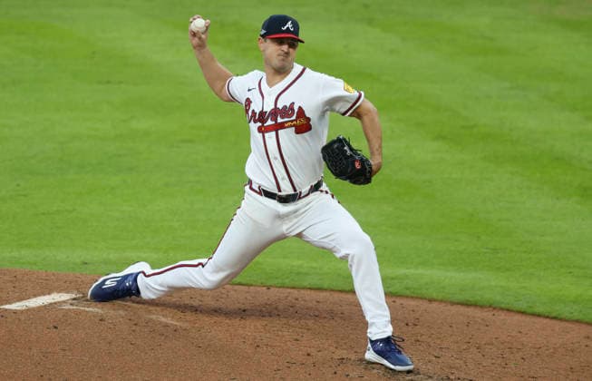 Atlanta Braves starting pitcher Tyler Mahle (54) throws against the Los Angeles Dodgers in the fourth inning in an MLB, Baseball Herren, USA National League Division Series playoff game at Truist Park in Atlanta, Georgia, on Wednesday, October 7, 2026.  ATL20261007709 MIKExZARRILLI