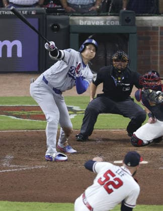 Baseball: Division Series between Dodgers and Braves Los Angeles Dodgers designated hitter Shohei Ohtani flies out against Atlanta Braves pitcher Dylan Lee (52) in the eighth inning of Game 4 of the National League Division Series at Truist Park in Atlanta on Oct. 7, 2026.  A14AA0005630418P