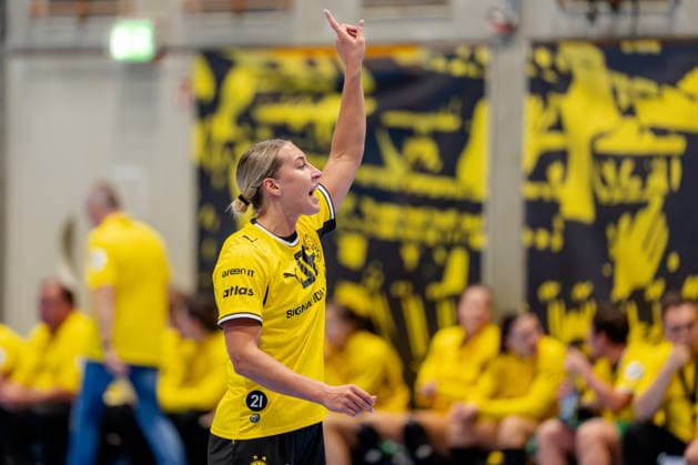 Dortmund, 07.10.2026, Handball, Damen, Alsco Handball Bundesliga Frauen, 5. Spieltag , BVB Borussia Dortmund - Buxtehuder SV Dana Bleckmann (BVB, 66) sagt den nächsten Spielzug an Dortmund Sporthalle Wellinghofen NRW Germany