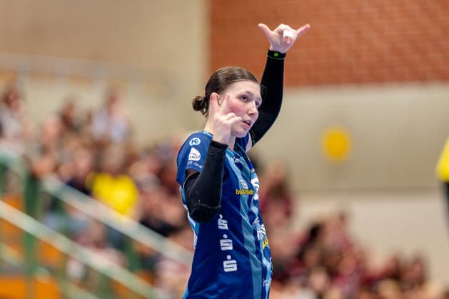 Dortmund, 07.10.2026, Handball, Damen, Alsco Handball Bundesliga Frauen, 5. Spieltag , BVB Borussia Dortmund - Buxtehuder SV Anika Hampel (Buxtehuder SV, 10) sagt mir Handzeichen den nächsten Spielzug an Dortmund Sporthalle Wellinghofen NRW Germany