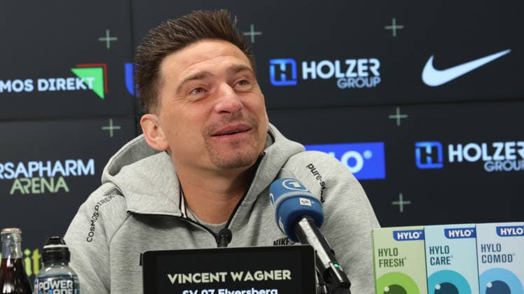 08.10.2026, xrekx, Fussball 1.Bundesliga , SV Elversberg - Pressekonferenz mit Vincent Wagner v.l. Vincent Wagner Trainer (SV 07 Elversberg) Elversberg