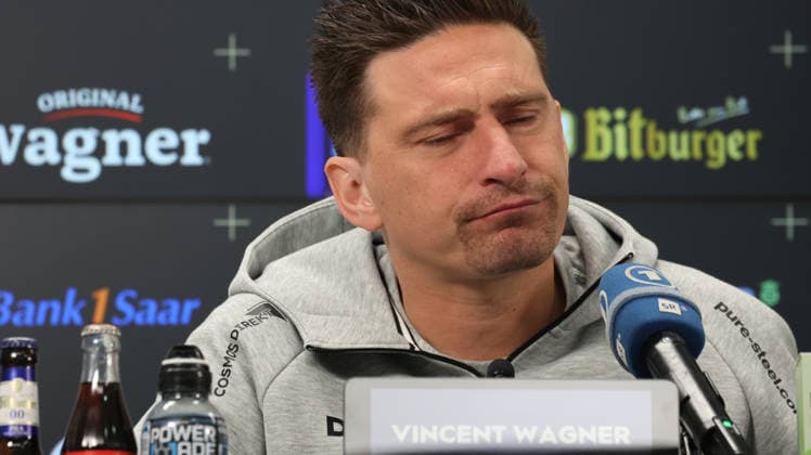 08.10.2026, xrekx, Fussball 1.Bundesliga , SV Elversberg - Pressekonferenz mit Vincent Wagner v.l. Vincent Wagner Trainer (SV 07 Elversberg) Elversberg