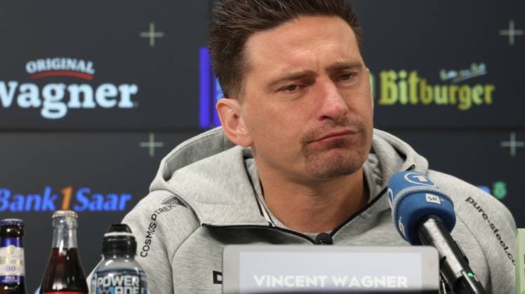 08.10.2026, xrekx, Fussball 1.Bundesliga , SV Elversberg - Pressekonferenz mit Vincent Wagner v.l. Vincent Wagner Trainer (SV 07 Elversberg) Elversberg
