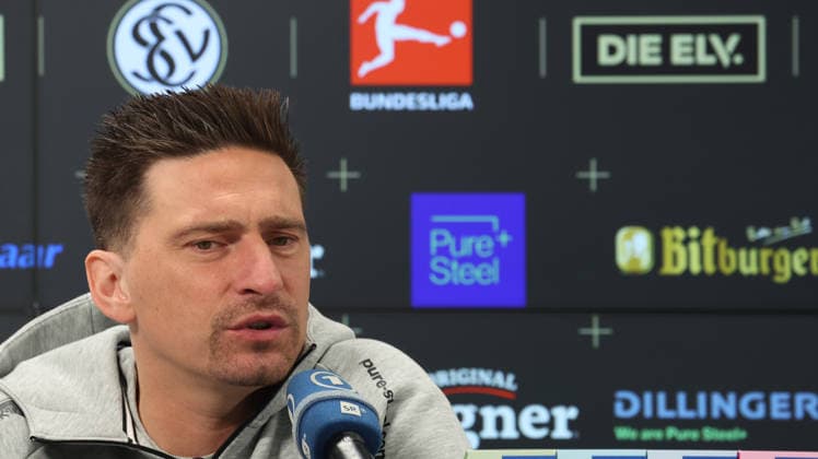 08.10.2026, xrekx, Fussball 1.Bundesliga , SV Elversberg - Pressekonferenz mit Vincent Wagner v.l. Vincent Wagner Trainer (SV 07 Elversberg) Elversberg