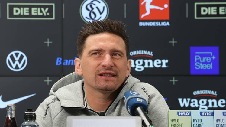 08.10.2026, xrekx, Fussball 1.Bundesliga , SV Elversberg - Pressekonferenz mit Vincent Wagner v.l. Vincent Wagner Trainer (SV 07 Elversberg) Elversberg