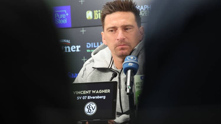 08.10.2026, xrekx, Fussball 1.Bundesliga , SV Elversberg - Pressekonferenz mit Vincent Wagner v.l. Vincent Wagner Trainer (SV 07 Elversberg) Elversberg