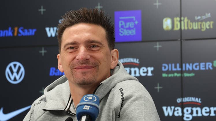 08.10.2026, xrekx, Fussball 1.Bundesliga , SV Elversberg - Pressekonferenz mit Vincent Wagner v.l. Vincent Wagner Trainer (SV 07 Elversberg) Elversberg