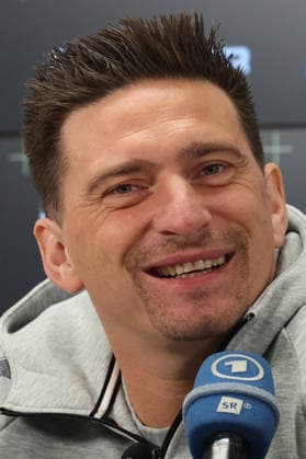 08.10.2026, xrekx, Fussball 1.Bundesliga , SV Elversberg - Pressekonferenz mit Vincent Wagner v.l. Vincent Wagner Trainer (SV 07 Elversberg) Elversberg