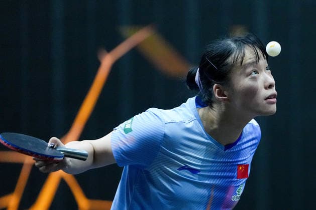 (261008) -- BEIJING, Oct. 8, 2026 -- Shi Xunyao of China serves during the women s singles round of 16 match between Wang Manyu of China and Shi Xunyao of China at 2026 World Table tennis, Tischtennis (WTT) China Smash in Beijing, China, Oct. 8, 2026. ) (SP)CHINA-BEIJING-TABLE TENNIS-WTT-CHINA SMASH-WOMEN S SINGLES (CN) JuxHuanzong 