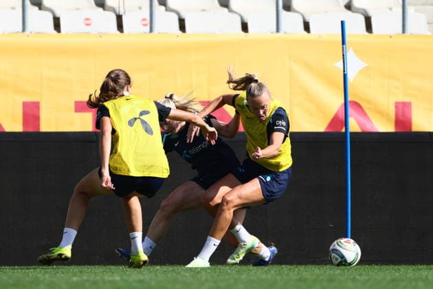 Women s National Soccer Team Prepares for World Cup Qualifiers Bucharest, Romania, October 8, 2026 Lisa Fjeldstad Naalsund and Frida Maanum during a training session at Stadionul Arcul de Triumf, before the World Cup qualifier against Romania. Photo by Nikola Krstic, NTB Romania, Bucharest. EDITORIAL USE ONLY. RESTRICTED USE FOR BETTING COMPANIES.  Copyright: xNikolaxKrsticx xNTBx