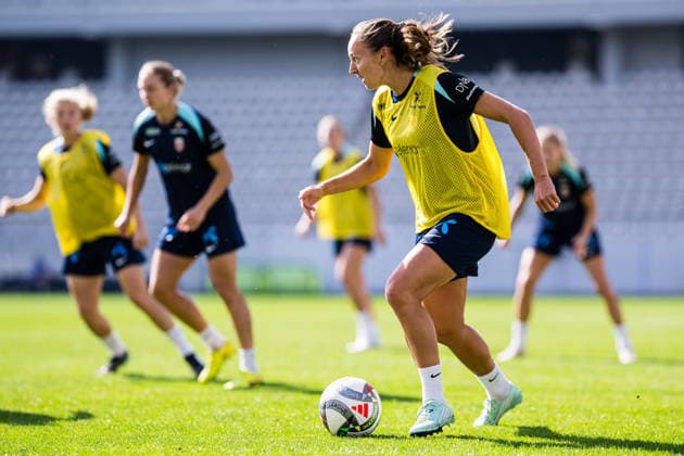 261008 Marit Bratberg Lund of the Norwegian women™s national football team during a training session on October 8, 2026 in Bucharest. Photo: Marius Simensen BILDBYRAN Cop 238 bbeng dam fifa women s world cup qualifier football fotball fotboll norge norway practice soccer training trening träning Copyright: MARIUSxSIMENSEN BB261008BB209