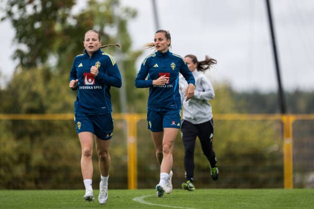 261008 Anna Anvegard and Nathalie Björn of the Swedish women s national football team during a training session on October 8, 2026 in Stockholm. Photo: Johanna Säll BILDBYRAN kod JL JL0637 fotboll football soccer fotball vm-kval kval fifa womens world cup qualifier qualifier träning practice training sverige sweden dam bbengfotboll football soccer fotball vm-kval kval fifa womens world cup qualifier qualifier träning practice training sverige sweden dam bbeng Copyright: JOHANNAxSÄLL BB261008BB213