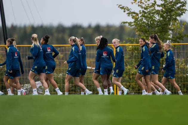 261008 Players of the Swedish women s national football team during a training session on October 8, 2026 in Stockholm. Photo: Johanna Säll BILDBYRAN kod JL JL0637 fotboll football soccer fotball vm-kval kval fifa womens world cup qualifier qualifier träning practice training sverige sweden dam bbengfotboll football soccer fotball vm-kval kval fifa womens world cup qualifier qualifier träning practice training sverige sweden dam bbeng Copyright: JOHANNAxSÄLL BB261008BB215