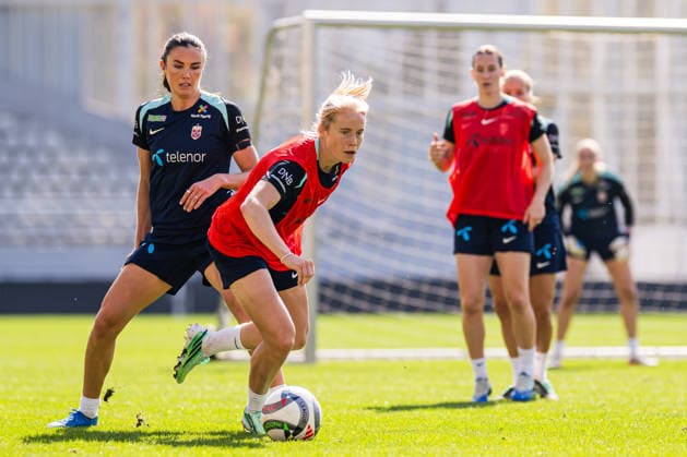 261008 Julie Blakstad of the Norwegian women™s national football team during a training session on October 8, 2026 in Bucharest. Photo: Marius Simensen BILDBYRAN Cop 238 bbeng dam fifa women s world cup qualifier football fotball fotboll norge norway practice soccer training trening träning Copyright: MARIUSxSIMENSEN BB261008BB242