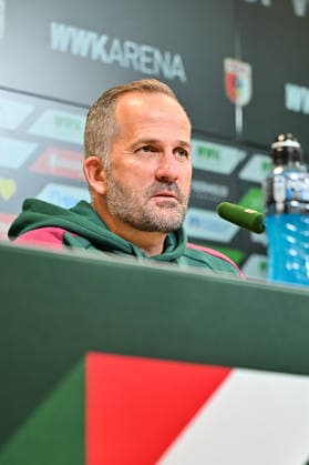 Pressekonferenz FC Augsburg, 08.10.2026 AUGSBURG, GERMANY; 08. OCTOBER: im Bild Manuel BAUM Coach FC Augsburg bei der Pressekonferenz vor der Bundesliga Partie gegen den FC Bayern Copyright: xBEAUTIFULxSPORTS Goldbergx