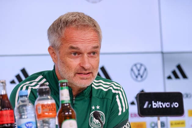 Karlsruhe, Deutschland: 08.10.2026 - Deutsche Fußballnationalmannschaft der Frauen - Abschlusspressekonferenz - Testspiel Deutschland vs. Australien Im Bild: Bundestrainer Christian Wück Wueck (Deutschland) bei der Abschlusspressekonferenz in Karlsruhe Copyright: HMBxMedia MadeleinexFantini