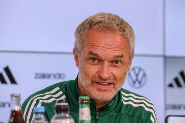 Karlsruhe, Deutschland: 08.10.2026 - Deutsche Fußballnationalmannschaft der Frauen - Abschlusspressekonferenz - Testspiel Deutschland vs. Australien Im Bild: Bundestrainer Christian Wück Wueck (Deutschland) bei der Abschlusspressekonferenz in Karlsruhe Copyright: HMBxMedia MadeleinexFantini