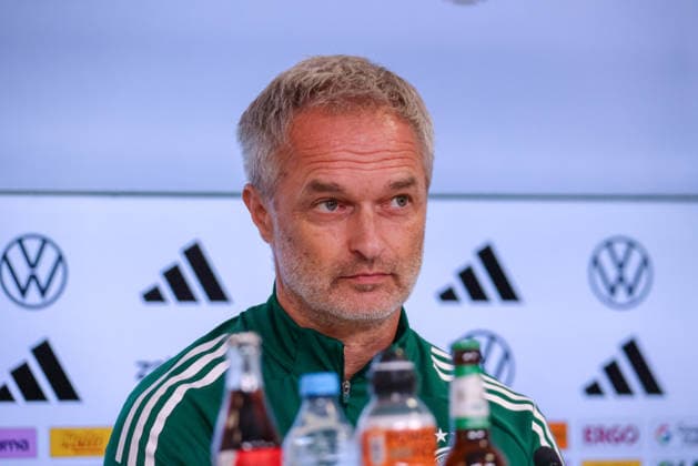 Karlsruhe, Deutschland: 08.10.2026 - Deutsche Fußballnationalmannschaft der Frauen - Abschlusspressekonferenz - Testspiel Deutschland vs. Australien Im Bild: Bundestrainer Christian Wück Wueck (Deutschland) bei der Abschlusspressekonferenz in Karlsruhe Copyright: HMBxMedia MadeleinexFantini