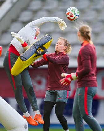 08.10.2026 LEUVEN , PILKA NOZNA KOBIET ( WOMEN S FOOTBALL) TRENING OFICJALNY PRZED POLFINALEM BARAZY MISTRZOSTW SWIATA 2027 TRENING NZ. NATALIA RADKIEWICZ, KINGA SEWERYN FOTO RADOSLAW JOZWIAK CYFRASPORT NEWSPIX.PL --- Newspix.pl  RA2_6361