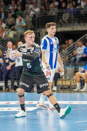 Im Bild: Tobias Grondahl (Fuechse Berlin, 15), Freiwurf 08.10.2026, Fuechse Berlin - FC Porto, EHF Handball Champions League, Saison 2026 27, Max-Schmeling-Halle Copyright: HMBxMedia xPascalxSpanehl