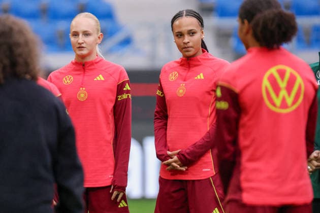 Karlsruhe, Deutschland: 08.10.2026 - Deutsche Fußballnationalmannschaft der Frauen - Abschlusstraining - Testspiel Deutschland vs. Australien Im Bild: v.li. die nachnominierte Luzie Zähringer Zaehringer (Deutschland) und Lisa Baum (Deutschland) Copyright: HMBxMedia MadeleinexFantini