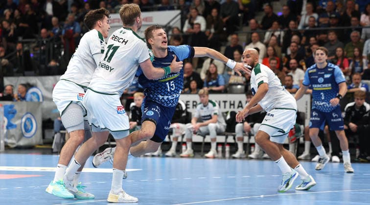 2026.10.08 Deutschland, Stuttgart Handball TVB Stuttgart vs. HSG Wetzlar, v.l. Marti Soler (Wetzlar), Petter Overby (Wetzlar), Simone Mengon (TVB)