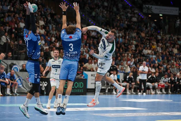Jona Schoch (HSG Wetzlar, 22) beim Wurf GER, TVB Stuttgart vs. HSG Wetzlar, Handball, Opel Handball-Bundesliga, 8. Spieltag, Spielzeit 2026 2027, 08.10.2026 GER, TVB Stuttgart vs. HSG Wetzlar, Handball, Opel Handball-Bundesliga, 8. Spieltag, Spielzeit 2026 2027, 08.10.2026 Stuttgart Copyright: xEibner-Pressefoto SoerenxHerwegx EP_SHG