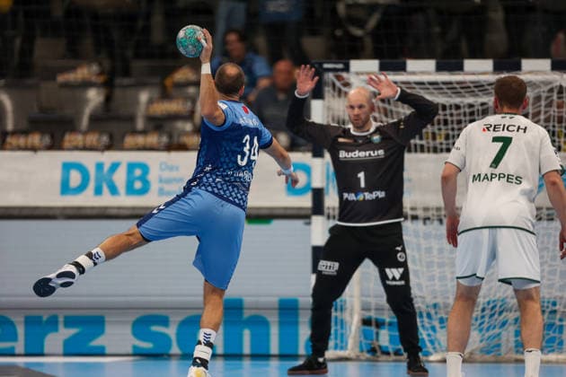 Kai Haefner (TVB Stuttgart, 34) beim Siebenmeterwurf GER, TVB Stuttgart vs. HSG Wetzlar, Handball, Opel Handball-Bundesliga, 8. Spieltag, Spielzeit 2026 2027, 08.10.2026 GER, TVB Stuttgart vs. HSG Wetzlar, Handball, Opel Handball-Bundesliga, 8. Spieltag, Spielzeit 2026 2027, 08.10.2026 Stuttgart Copyright: xEibner-Pressefoto SoerenxHerwegx EP_SHG