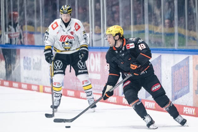 Michael Joyaux (Loewen Frankfurt, 49) GER, Loewen Frankfurt vs. Krefeld Pinguine, Eishockey, PENNY DEL, 7. Spieltag, Spielzeit 2026 2027, 08.10.2026 GER, Loewen Frankfurt vs. Krefeld Pinguine, Eishockey, PENNY DEL, 7. Spieltag, Spielzeit 2026 2027, 08.10.2026 Frankfurt am Main Copyright: xEibner-Pressefoto AttilaxZigax EP_AZA