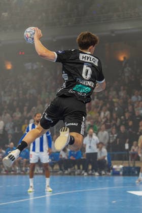 Im Bild: Leo Prantner (Fuechse Berlin, 6) Torschuss 08.10.2026, Fuechse Berlin - FC Porto, EHF Handball Champions League, Saison 2026 27, Max-Schmeling-Halle Copyright: HMBxMedia xPascalxSpanehl