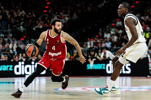 MUNICH, GERMANY - OCTOBER 08: Duane Washington (FC Bayern Muenchen, 4) controls the ball during the Turkish Airlines EuroLeague match between FC Bayern Muenchen vs. Virtus Bologna at SAP Garden on round 4 of Turkish Airlines EuroLeague on October 08, 2026 in Munich, Germany. Bavaria Germany Copyright: xSteffiexWunderlx