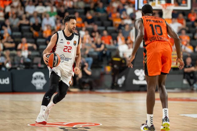 EuroLeague Round 4 match between Valencia Basket and Hapoel IBI Tel Aviv Vasilije Micic of Hapoel IBI Tel Aviv in action during the EuroLeague Round 4 match between Valencia Basket and Hapoel IBI Tel Aviv at Roig Arena, (Valencia ) on October 08, 2026. Copyright: xVicentexVidalxFernandezx