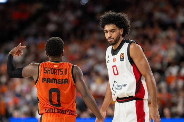 EuroLeague Round 4 match between Valencia Basket and Hapoel IBI Tel Aviv Jacob Toppin of Hapoel IBI Tel Aviv (L) and TJ Shorts of Valencia Basket (R) in action during the EuroLeague Round 4 match between Valencia Basket and Hapoel IBI Tel Aviv at Roig Arena, (Valencia ) on October 08, 2026. Copyright: xVicentexVidalxFernandezx