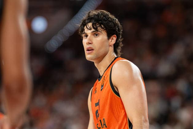 EuroLeague Round 4 match between Valencia Basket and Hapoel IBI Tel Aviv Gonzalo Corbalan of Valencia Basket in action during the EuroLeague Round 4 match between Valencia Basket and Hapoel IBI Tel Aviv at Roig Arena, (Valencia ) on October 08, 2026. Copyright: xVicentexVidalxFernandezx