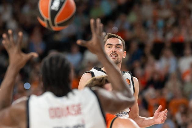 EuroLeague Round 4 match between Valencia Basket and Hapoel IBI Tel Aviv Tomas Satoransky of Hapoel IBI Tel Aviv in action during the EuroLeague Round 4 match between Valencia Basket and Hapoel IBI Tel Aviv at Roig Arena, (Valencia ) on October 08, 2026. Copyright: xVicentexVidalxFernandezx