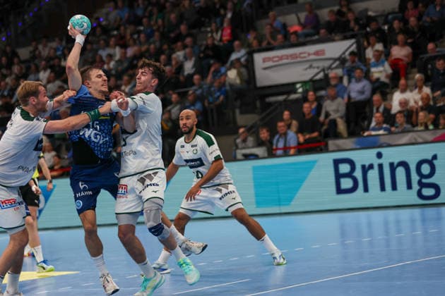 Simone Mengon (TVB Stuttgart, 15) beim Wurf GER, TVB Stuttgart vs. HSG Wetzlar, Handball, Opel Handball-Bundesliga, 8. Spieltag, Spielzeit 2026 2027, 08.10.2026 GER, TVB Stuttgart vs. HSG Wetzlar, Handball, Opel Handball-Bundesliga, 8. Spieltag, Spielzeit 2026 2027, 08.10.2026 Stuttgart Copyright: xEibner-Pressefoto SoerenxHerwegx EP_SHG