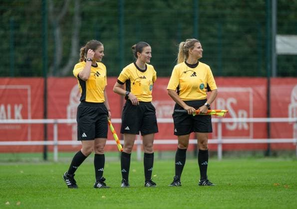 Fußball, Frauen, Testspiel, Saison 2026 2027, 1. FC Union Berlin - 1. FFC Turbine Potsdam (4:0), v. l. Assistentin Ruby Harder, Schiedsrichterin Sophie Fabienne Olivie, Assistentin Franziska Koch, 08.10.2026, Copyright: xMatthiasxKochx