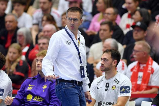 Gregory Cojean (Trainer HBC Nantes), Ian Seeano Tarrafeta (HBC Nantes 9) (R) enttaeuscht, frustriert, Emotion , GER, MT Melsungen - HBC Nantes (FRA), Handball, Champions League Maenner, Group Matches, Saison 2026 2027, 08.10.2026, GER, MT Melsungen - HBC Nantes Handball, CL Maenner, Group Match, Saison 2026 2027, 08.10.2026 Kassel Copyright: xEibner-Pressefotox xRolandxSippelx EP_RSL