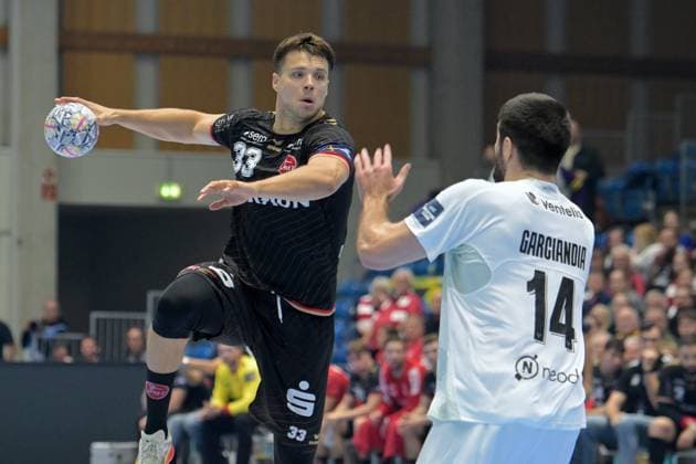 Aaron Mensing (MT Melsungen 33) (am Ball), Imanol Garciandia (HBC Nantes 14) , GER, MT Melsungen - HBC Nantes (FRA), Handball, Champions League Maenner, Group Matches, Saison 2026 2027, 08.10.2026, GER, MT Melsungen - HBC Nantes Handball, CL Maenner, Group Match, Saison 2026 2027, 08.10.2026 Kassel Copyright: xEibner-Pressefotox xRolandxSippelx EP_RSL